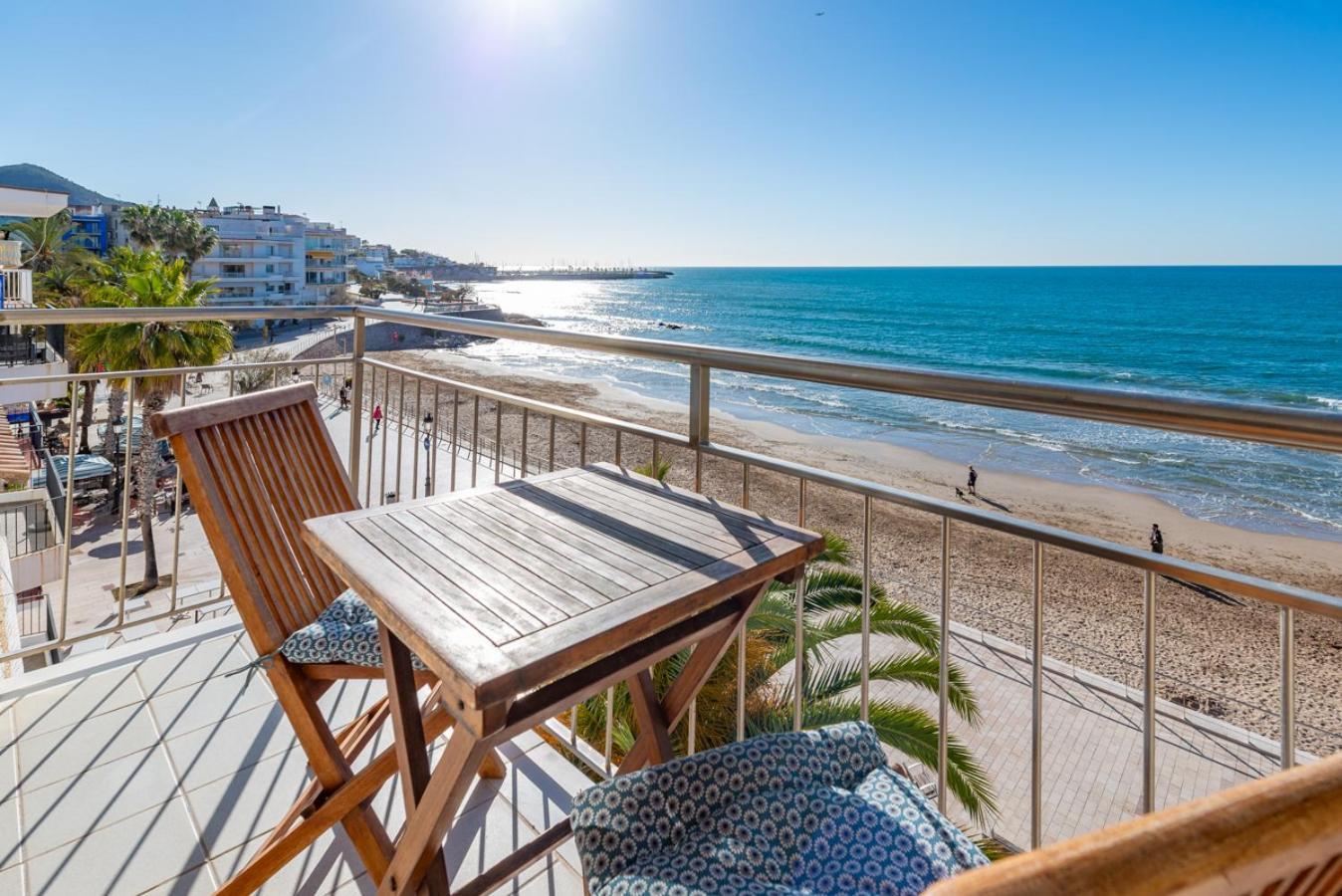 Insitges Sant Sebastia'S Beach Exteriör bild